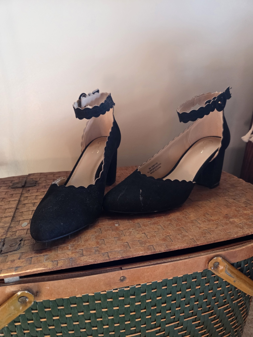 Scalloped Detail Black Heels